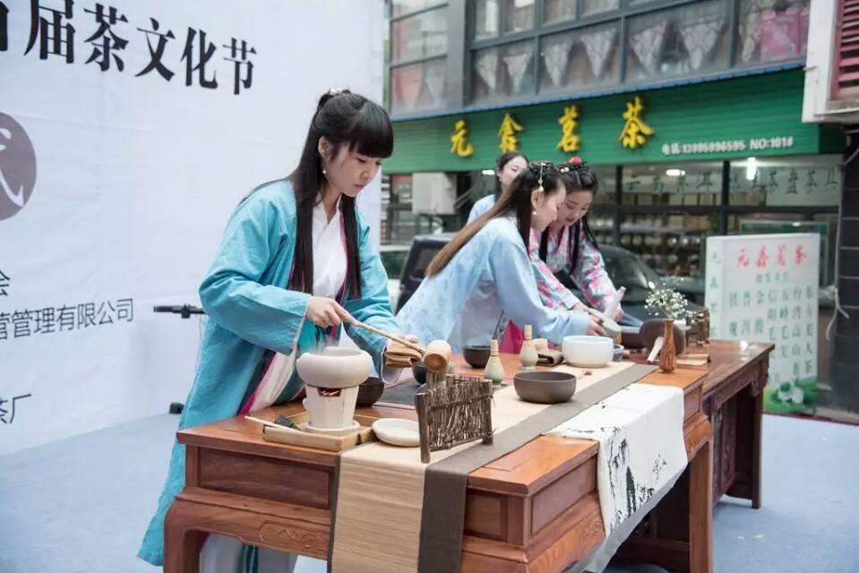  栖凤阁汉服亮相湖北黄石市首届茶文化节