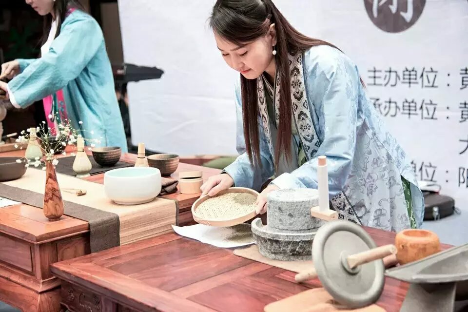  栖凤阁汉服亮相湖北黄石市首届茶文化节